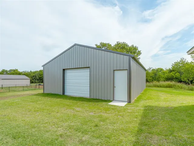 Photo 3 — 10016 Gentry Crossing, Oklahoma City, OK 73169