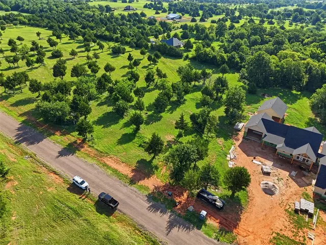 Photo 2 — 30392 Mesquite Way, Norman, OK 73072
