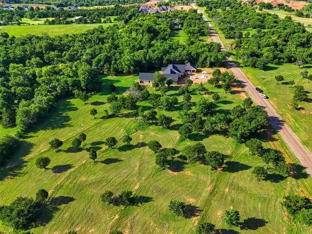 Photo 4 — 30392 Mesquite Way, Norman, OK 73072