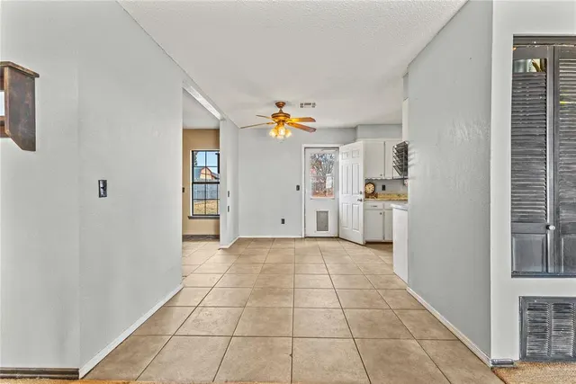 Photo 5 — 621 S 28th Street, Clinton, OK 73601
