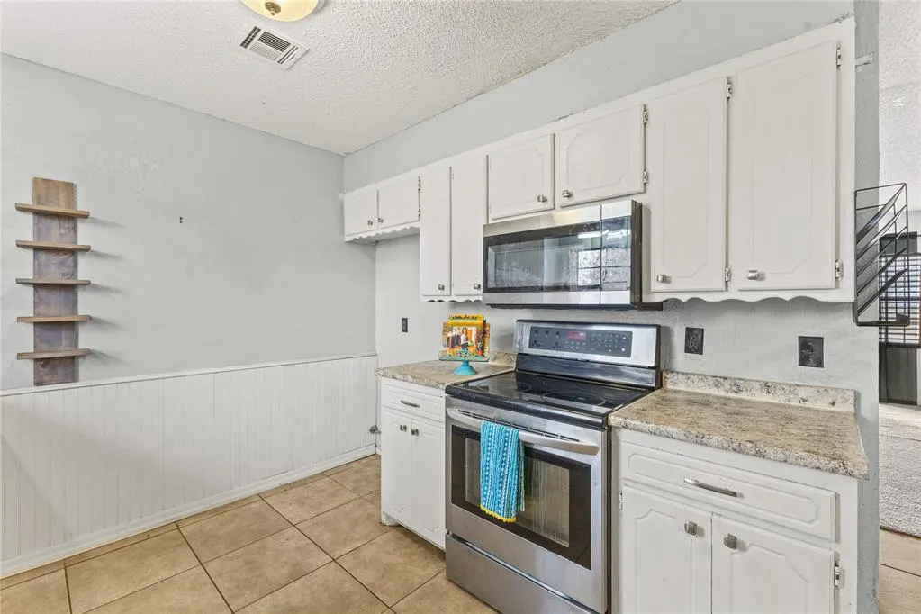 Photo 9 — 621 S 28th Street, Clinton, OK 73601