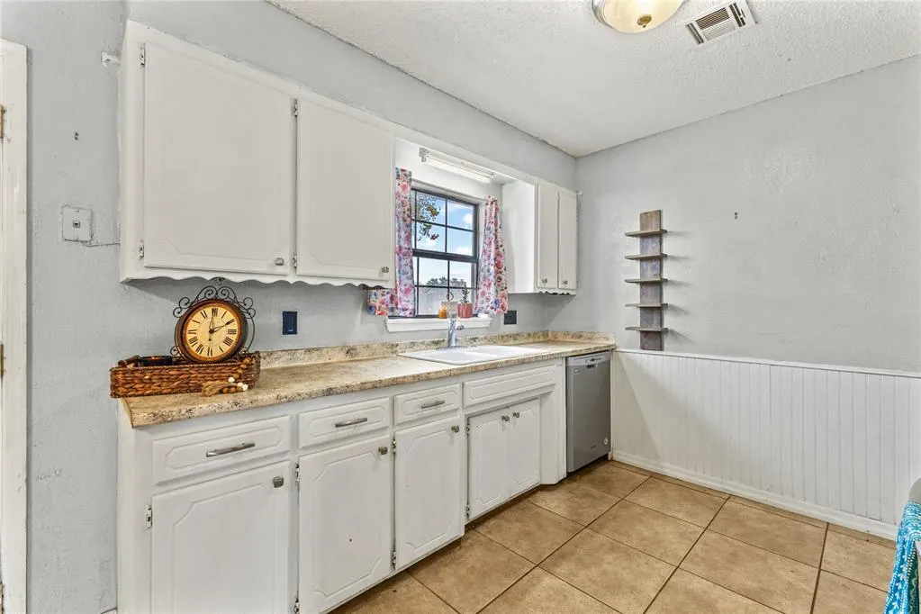 Photo 10 — 621 S 28th Street, Clinton, OK 73601