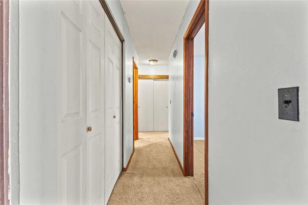 Photo 11 — 621 S 28th Street, Clinton, OK 73601