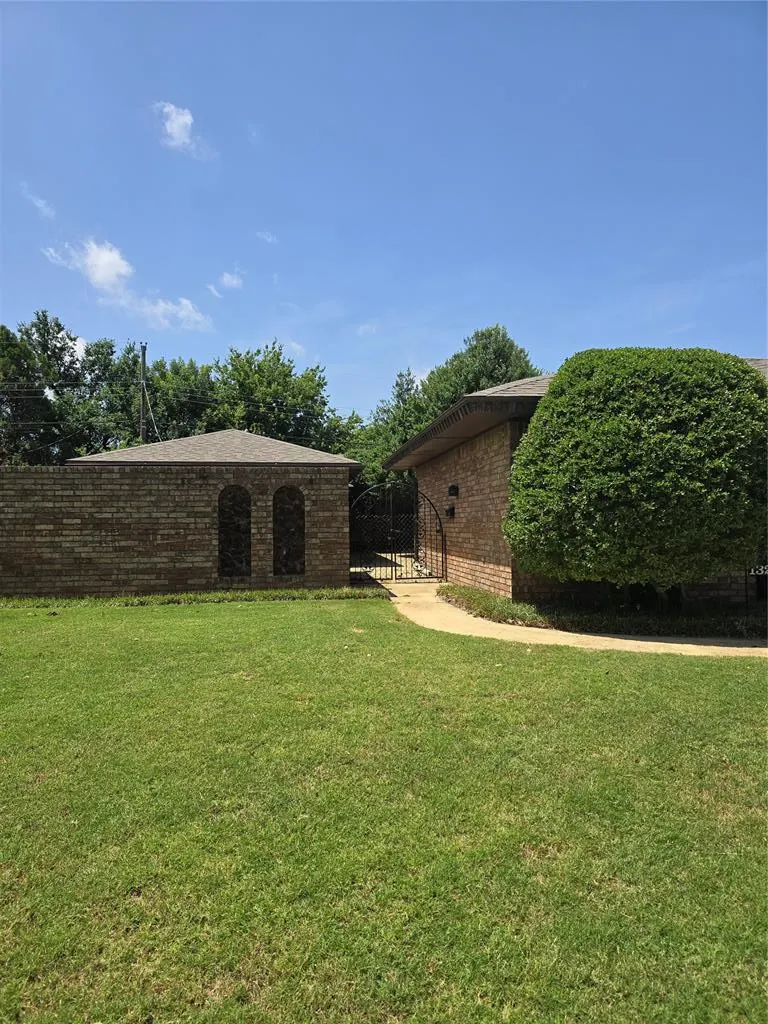Photo 2 — 1324 SW 72nd Street, Oklahoma City, OK 73159