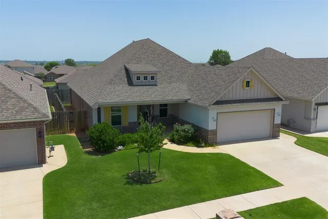 Photo 3 — 2912 Wild Rose Lane, Yukon, OK 73099