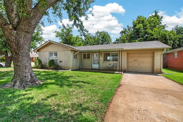 Photo 3 — 236 Southern Place, Edmond, OK 73013