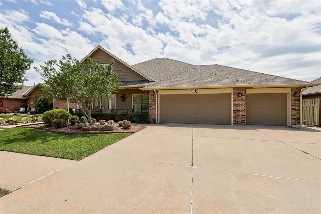 Photo 2 — 6601 Chelsey Lane, Oklahoma City, OK 73132