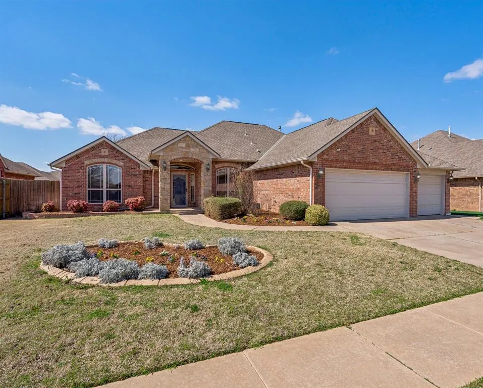 Photo 2 — 2113 Mulberry Creek Avenue, Yukon, OK 73099