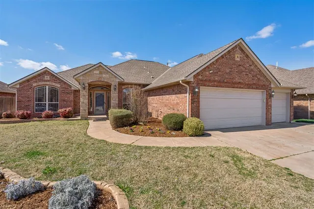 Photo 3 — 2113 Mulberry Creek Avenue, Yukon, OK 73099