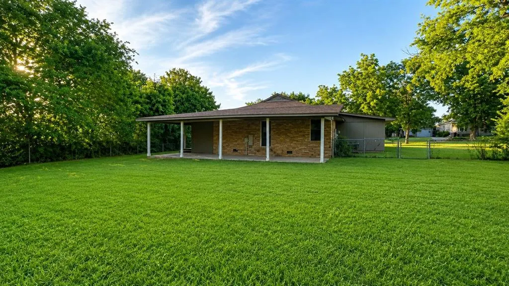 Photo 3 — 1706 Broadway Place, Ardmore, OK 73401