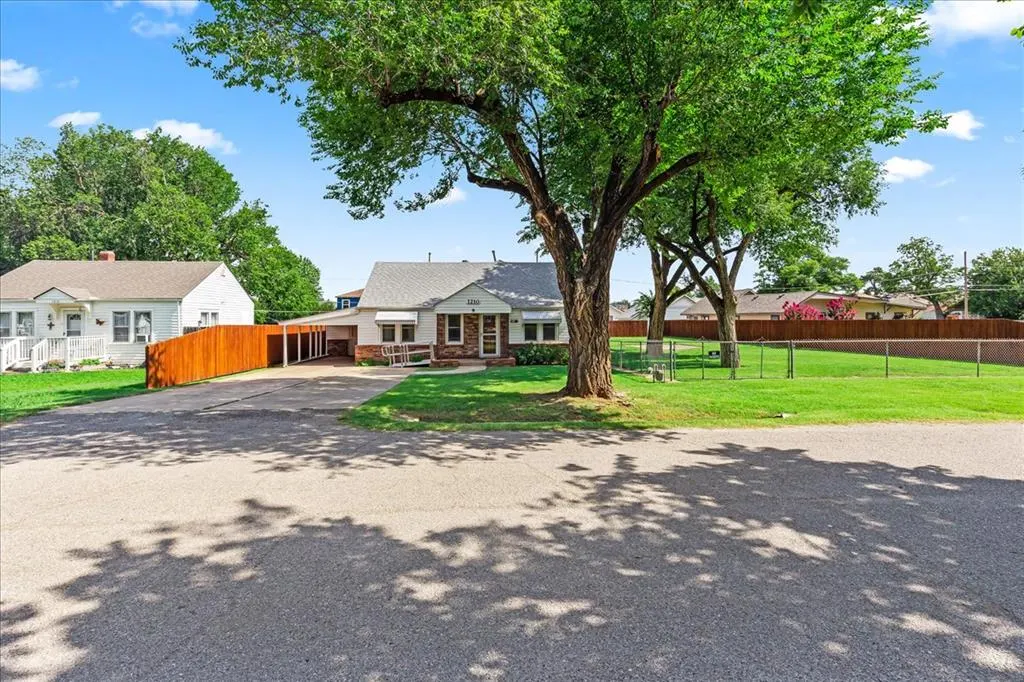 Photo 2 — 1210 W London Street, El Reno, OK 73036
