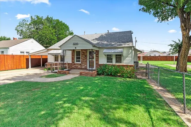 Photo 4 — 1210 W London Street, El Reno, OK 73036