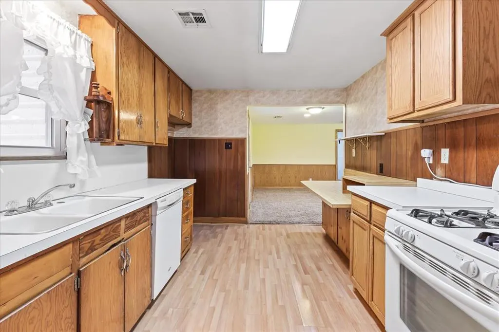 Photo 12 — 1210 W London Street, El Reno, OK 73036