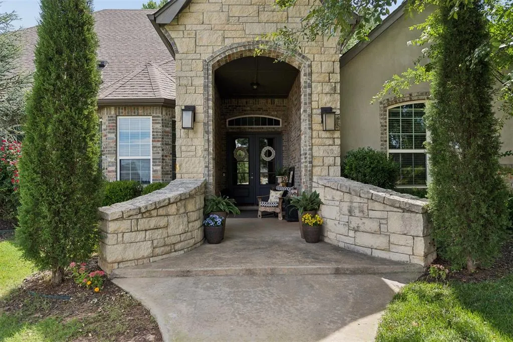 Photo 4 — 10404 Cherrywood Drive, Oklahoma City, OK 73151