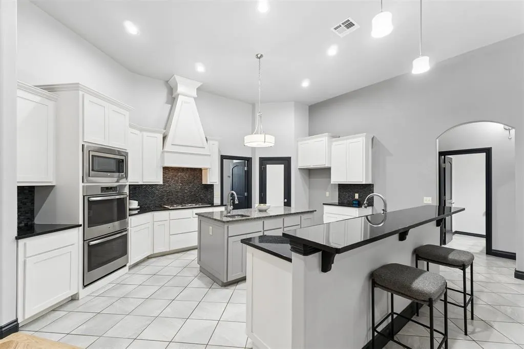 Photo 11 — 10404 Cherrywood Drive, Oklahoma City, OK 73151