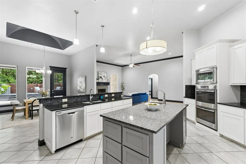 Photo 12 — 10404 Cherrywood Drive, Oklahoma City, OK 73151