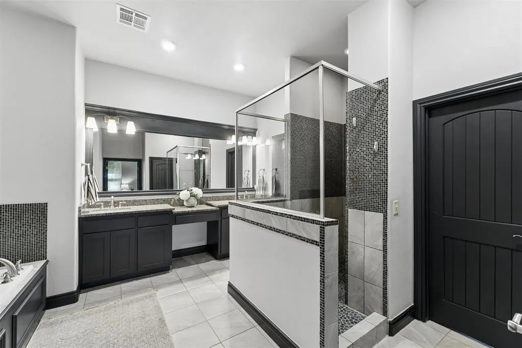 Photo 17 — 10404 Cherrywood Drive, Oklahoma City, OK 73151