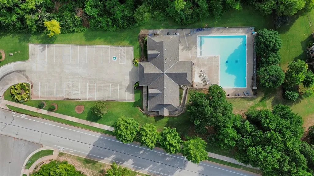 Photo 32 — 10404 Cherrywood Drive, Oklahoma City, OK 73151