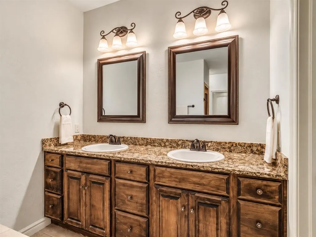 Photo 13 — 12474 Deer Valley, Guthrie, OK 73044