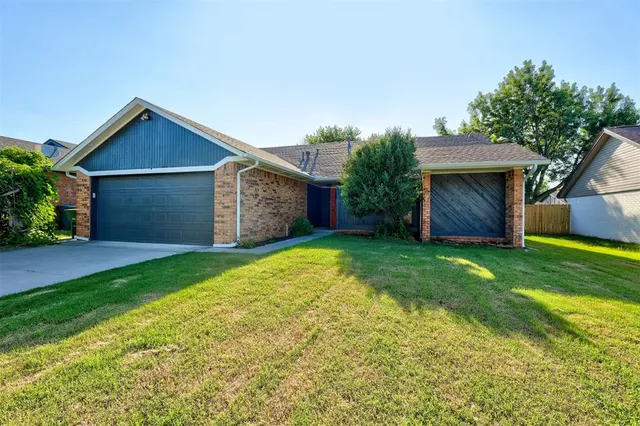Photo 2 — 712 Pintail Place, Edmond, OK 73003
