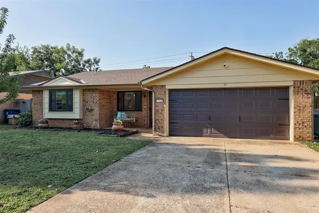 Photo 2 — 1112 Lapwing Road, Edmond, OK 73003