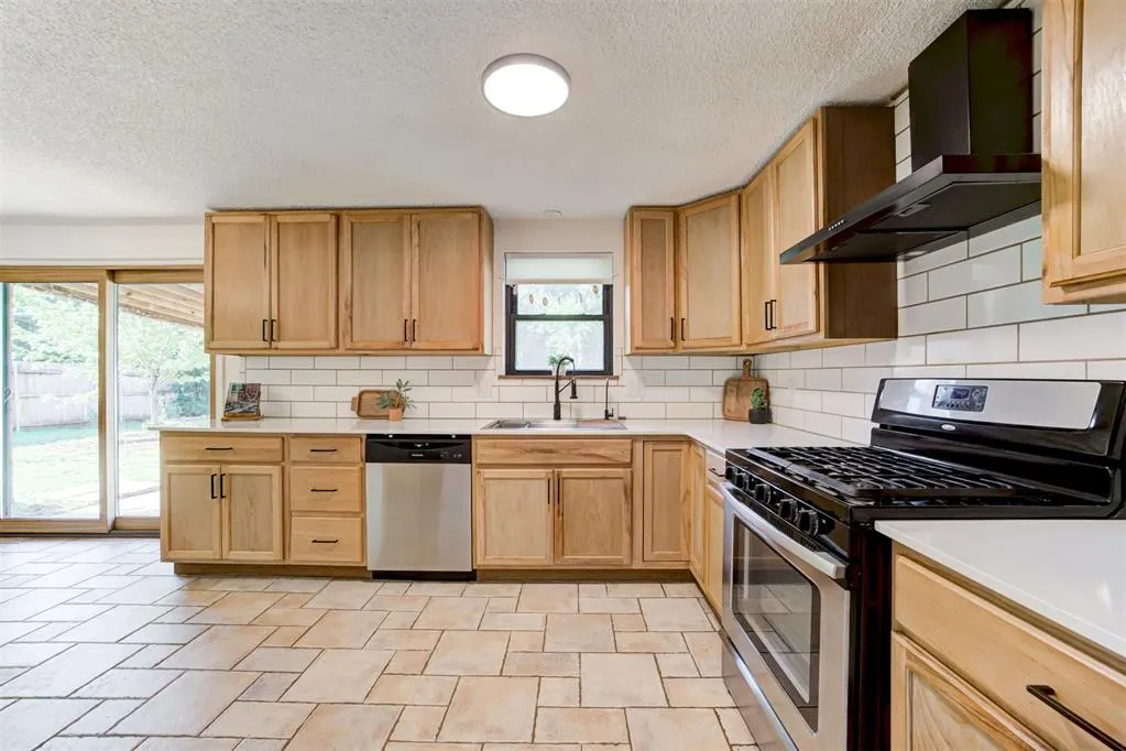 Photo 5 — 1112 Lapwing Road, Edmond, OK 73003