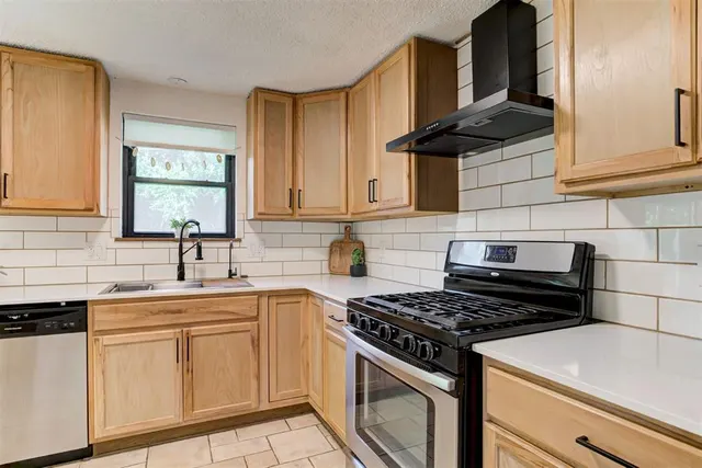 Photo 3 — 1112 Lapwing Road, Edmond, OK 73003