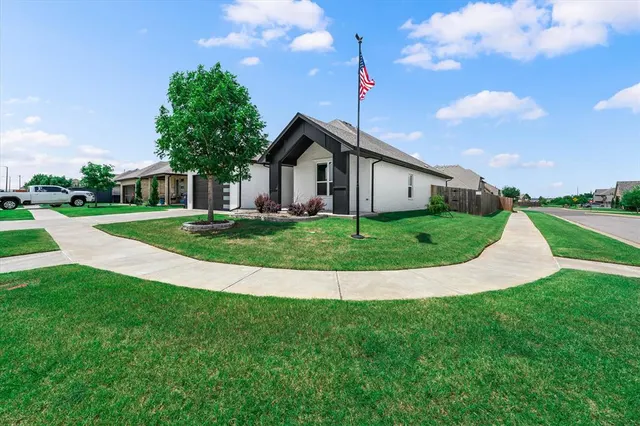 Photo 2 — 6301 NW 159th Street, Edmond, OK 73013