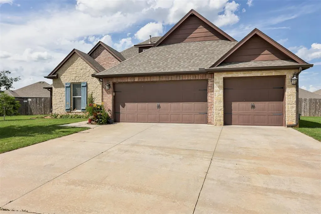 Front exterior — 3903 Catalina Court, Norman, OK 73072