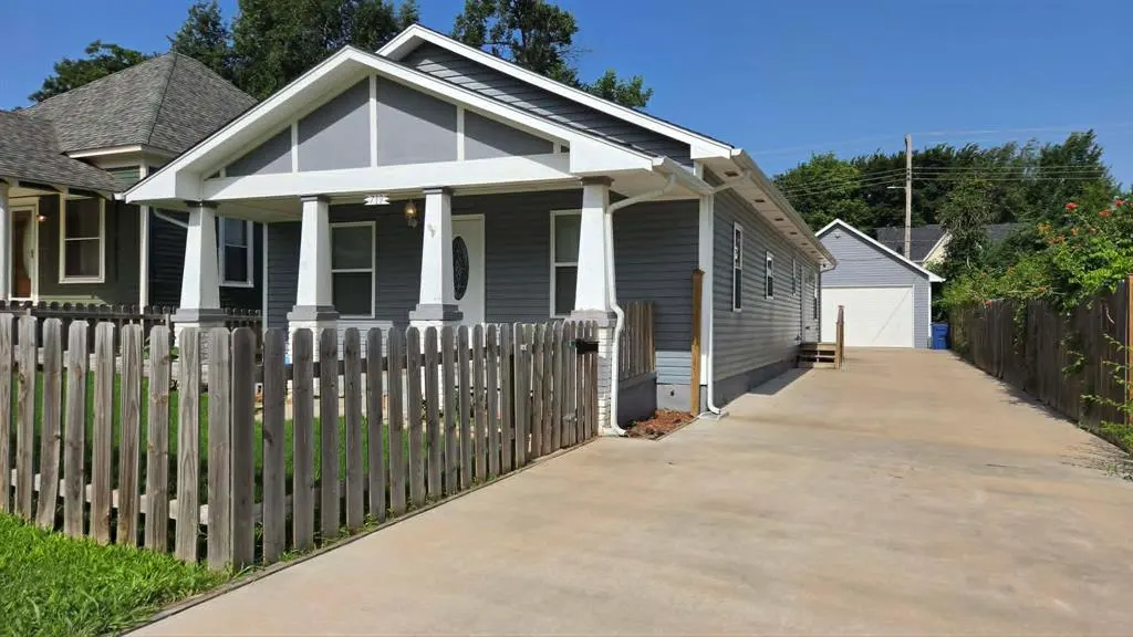 Photo 6 — 719 N Broad Avenue, Guthrie, OK 73044