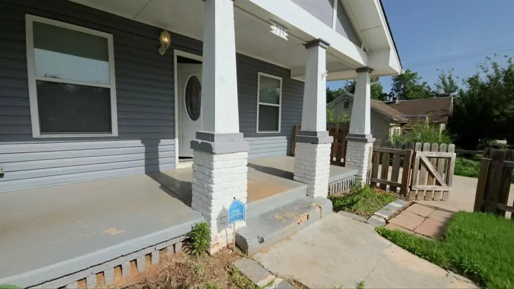 Photo 7 — 719 N Broad Avenue, Guthrie, OK 73044