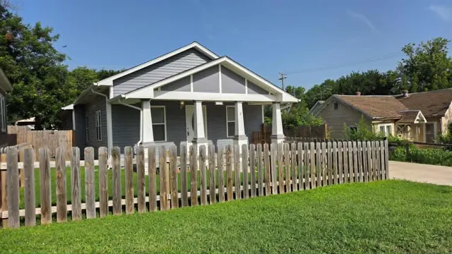 Photo 8 — 719 N Broad Avenue, Guthrie, OK 73044
