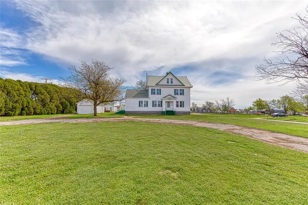 Front exterior — 521 S Evans Avenue, Leedey, OK 73654