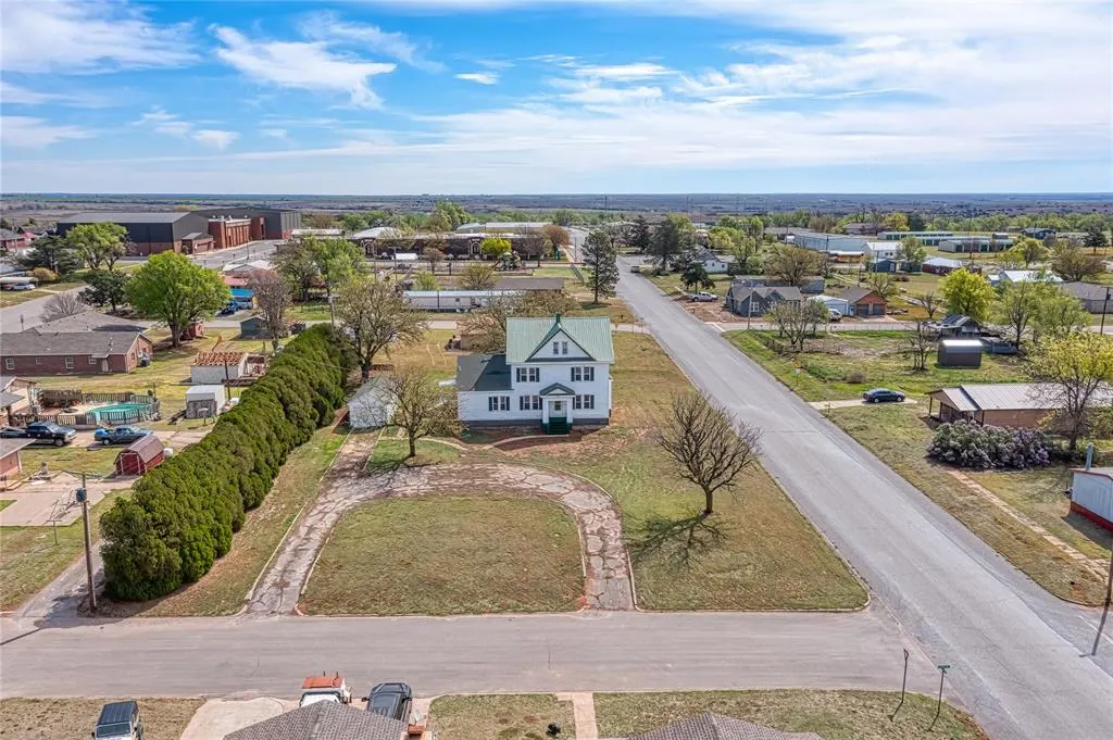 Photo 4 — 521 S Evans Avenue, Leedey, OK 73654