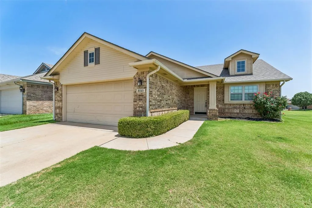 Photo 2 — 18301 Agua Drive, Edmond, OK 73012