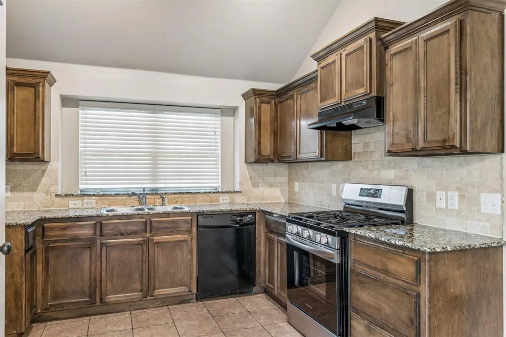 Photo 9 — 18301 Agua Drive, Edmond, OK 73012
