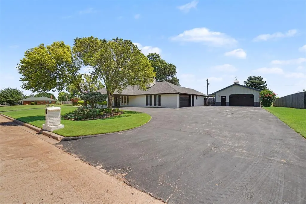 Photo 4 — 121 W Tahoe Drive, Cordell, OK 73632
