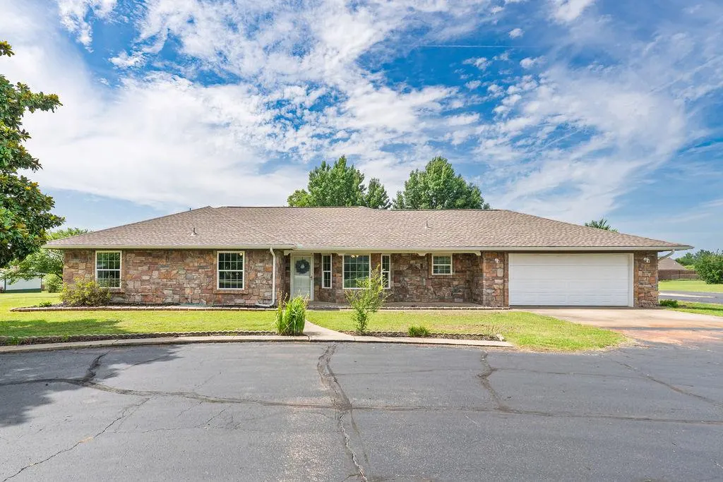 Front exterior — 37709 Garretts Lake Road, Shawnee, OK 74804