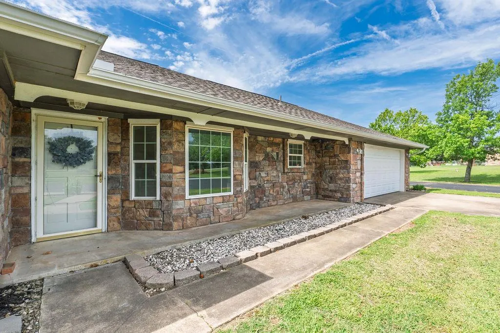 Photo 2 — 37709 Garretts Lake Road, Shawnee, OK 74804