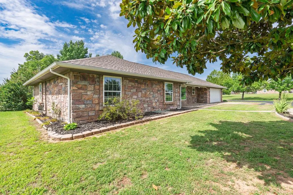 Photo 3 — 37709 Garretts Lake Road, Shawnee, OK 74804
