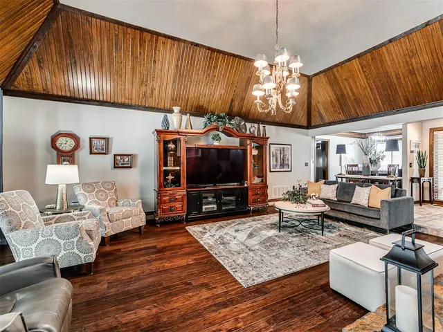Photo 7 — 10913 Abbeywood, Oklahoma City, OK 73170