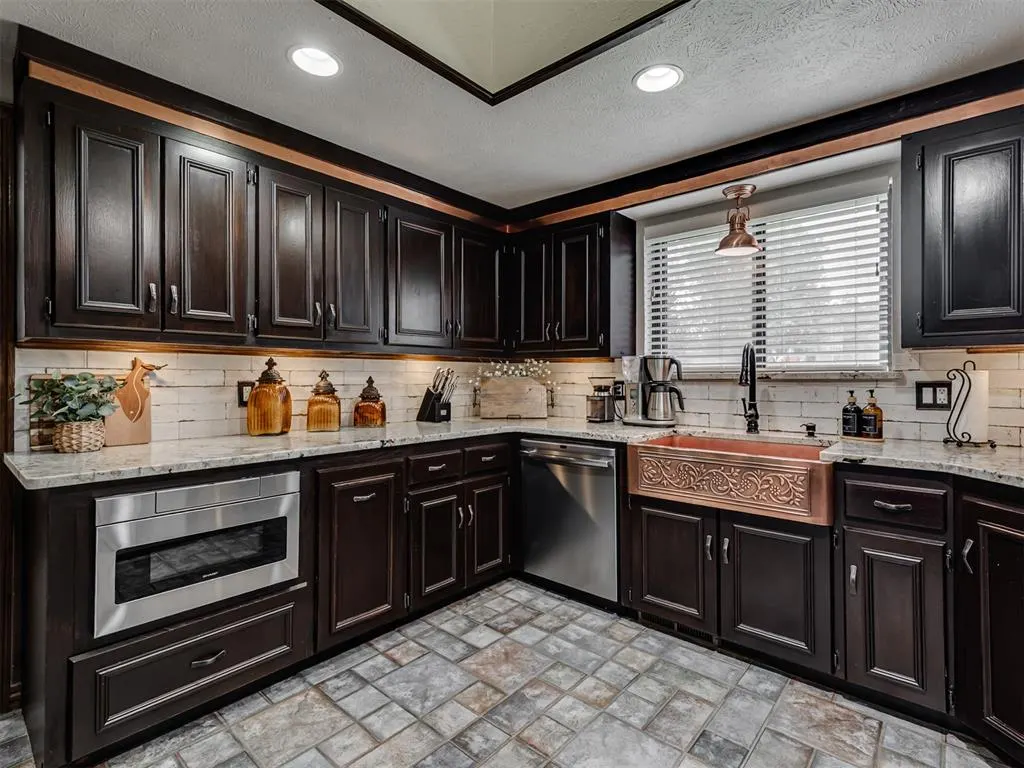 Photo 14 — 10913 Abbeywood, Oklahoma City, OK 73170