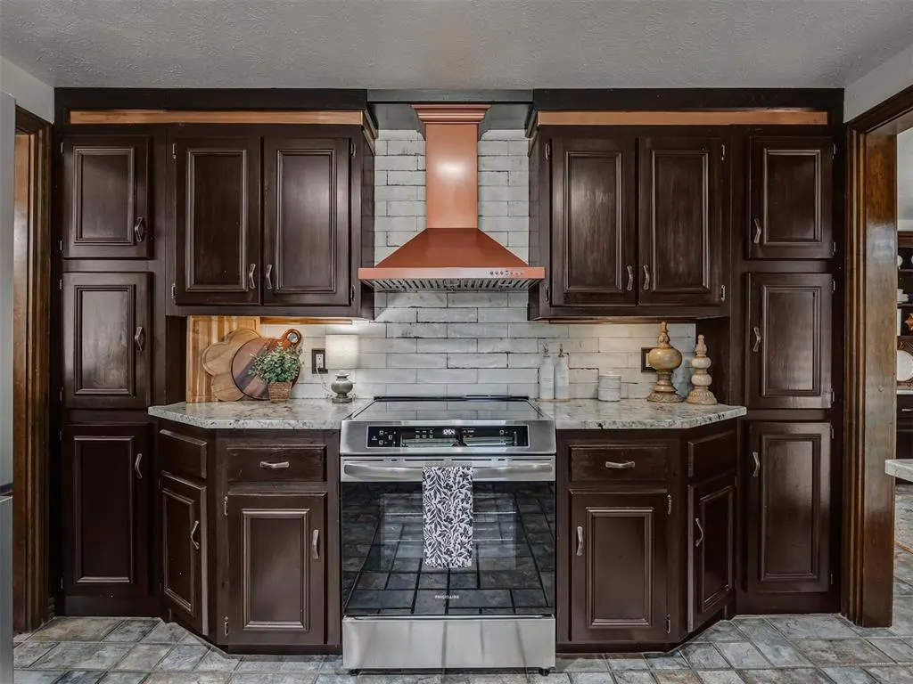 Photo 18 — 10913 Abbeywood, Oklahoma City, OK 73170