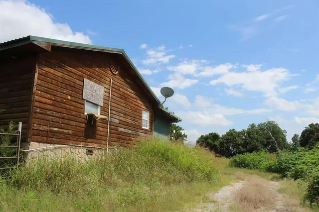 Photo 5 — 1866 Dolberg Road, Sulphur, OK 73086