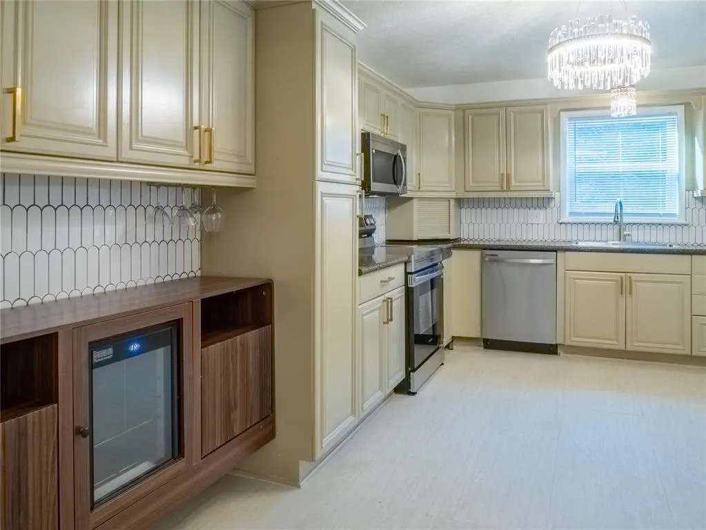 Photo 9 — 1127 NW Maple Avenue, Lawton, OK 73507
