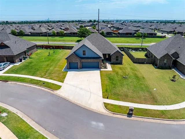 Photo 2 — 4204 Chesterfield Place, Oklahoma City, OK 73179