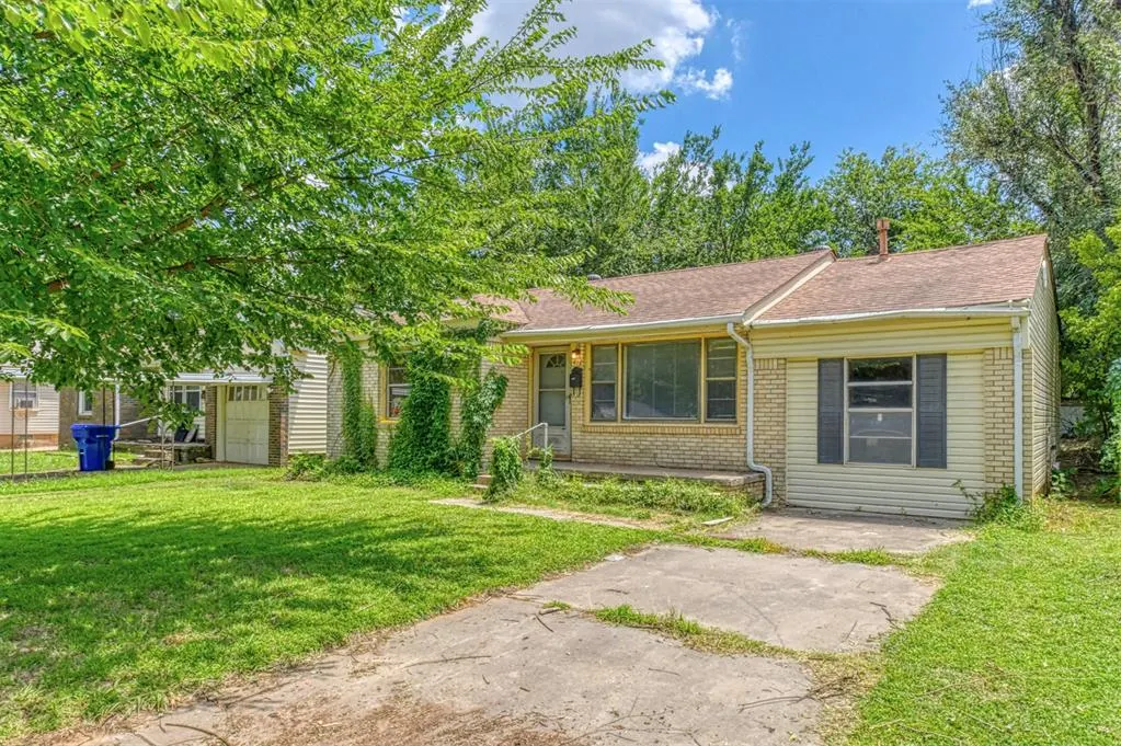 Photo 3 — 412 Moiselle Street, Midwest City, OK 73110
