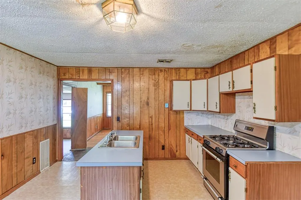Photo 10 — 412 Moiselle Street, Midwest City, OK 73110
