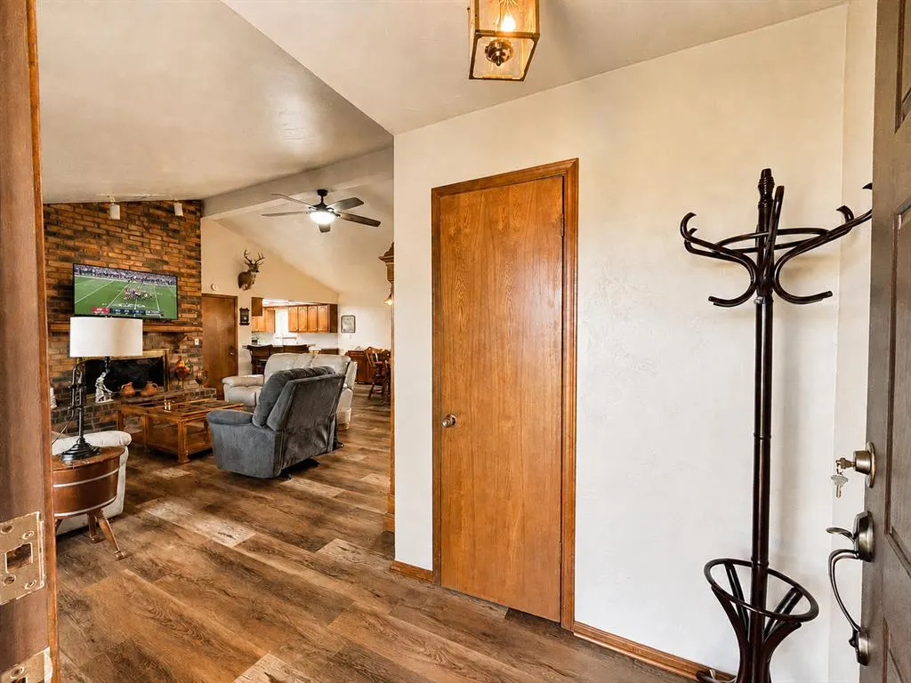 Photo 4 — 122 W Quail Drive, Cordell, OK 73632