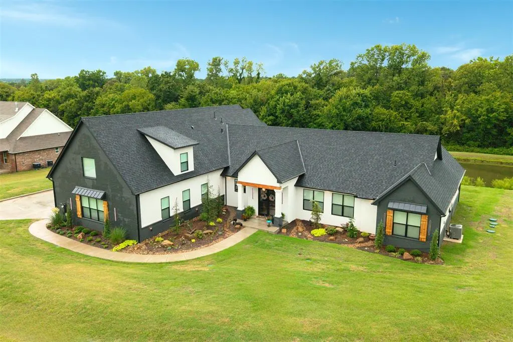 Photo 3 — 835 Hidden View Acres Drive, Blanchard, OK 73010